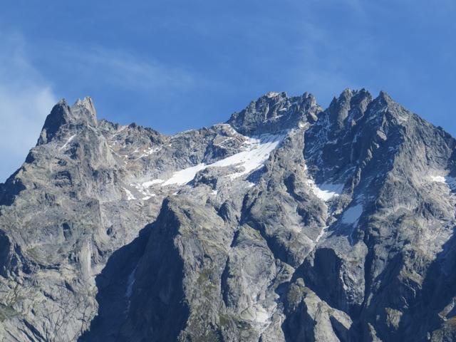 überwältigende Aussichten hinab ins Tal und hinüber zu den imposanten Granitbergen