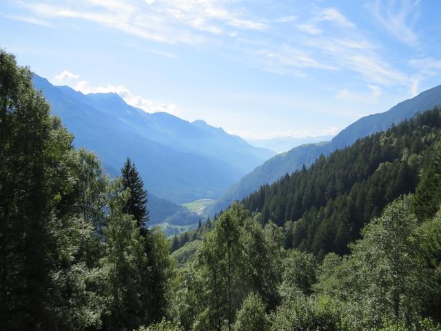 mit einer sehr schönen Aussicht auf das Val Bregaglia verlassen wir die Besenbeiz