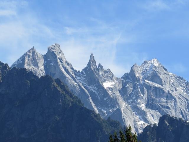 die schroffen Granitzacken um den Piz Badile, Sciora Dafora, Punta Pioda, Ago di Sciora und Sciora Dadent