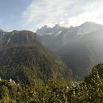 superschönes Breitbildfoto mit Blick auf fast das ganze Val Bregaglia