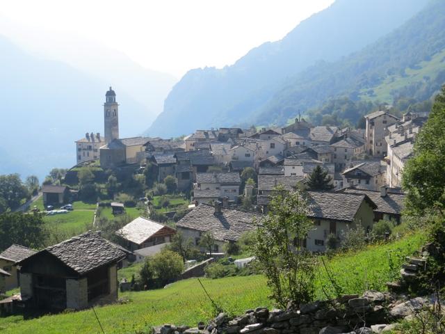 Soglio liegt auf einer hohen Terrasse der rechten Talseite und zählt zu den schönsten Bündner Dörfern