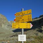 von der Chamanna Jenatsch 2653 m.ü.M. folgen wir zuerst den Wanderweg in Richtung Fuorcla d'Agnel