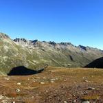 die Aussicht reicht bis Fuorcla Crap Alp. Am Vortag sind wir von dort in das Val Bever abgestiegen