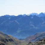 tief unter uns das Oberengadin mit St.Moritz. Dahinter der Piz Mezdi, den wir auch bestiegen haben