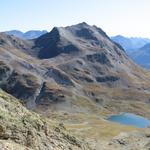 direkt vor uns der Piz Nair unser Tagesziel. Im Talgrund der Lej Suvretta