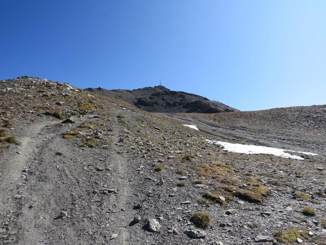 wir erreichen die kleine Senke des Lej da la Pêsch Punkt 2743 m.ü.M.