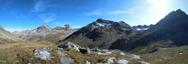 ...und auf der anderen Talseite zum Piz Traunter Ovas, Piz Suvretta, Piz Bever und Cho d'Suvretta