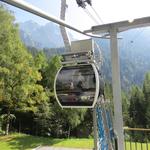 wir verzichten auf diesen sportlichen Kraftakt und lassen uns von der Seilbahn in die Höhe tragen