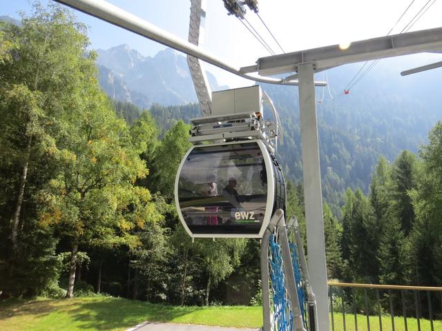 wir verzichten auf diesen sportlichen Kraftakt und lassen uns von der Seilbahn in die Höhe tragen