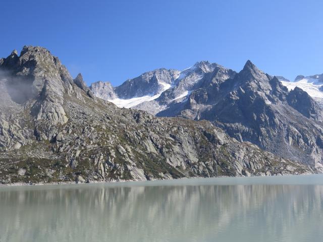 wir blicken zur Capanna da l'Albigna und zum Cantun Gletscher