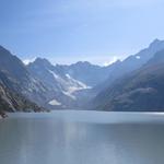 Blick über das grosse Seebecken zur lang gestreckte Senke am Zungenende des Albignagletschers