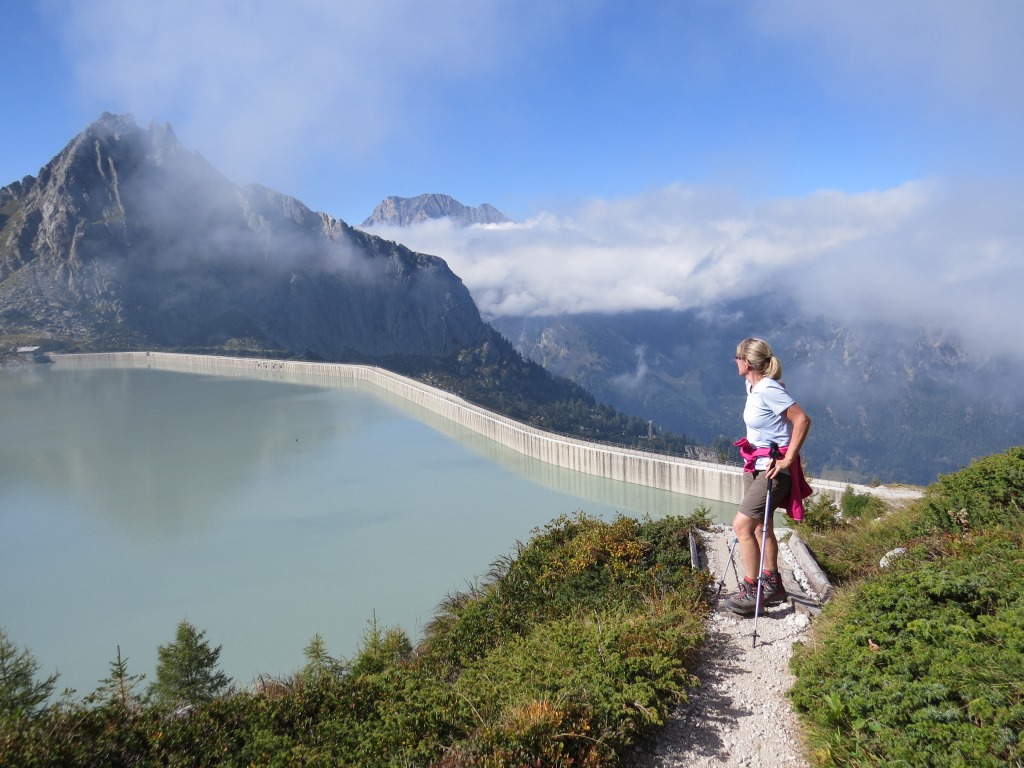 auf diesem traumhaft schönen Hüttenweg, muss man! immer wieder stehen bleiben und die Aussicht geniessen