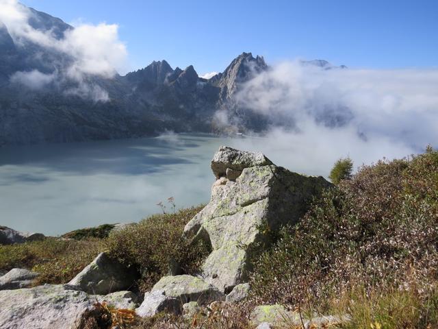 die Aussicht bleibt auch während dem Abstieg wunderschön. Direkt vor uns die Fiamma