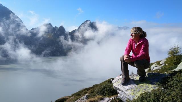 auch während dem Abstieg bleiben wir immer stehen und betrachten die prachtvolle Bergwelt