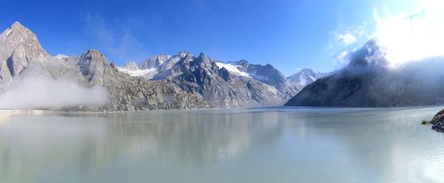 sehr schönes Breitbildfoto mit Blick zur Capanna da l'Albigna, Cantun Gletscher und Gletscher Castel Nord mit Castel