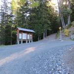 auf der anderen Seite des Baches erreichen wir kurze Zeit später die nächste Gabelung 1805 m.ü.M