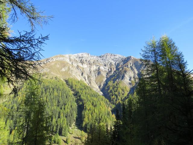 auf der anderen Talseite erkennen wir den Munt Blais/Spih d'Esan