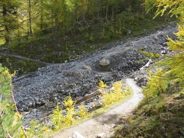 immer wieder müssen Wildbäche überquert werden