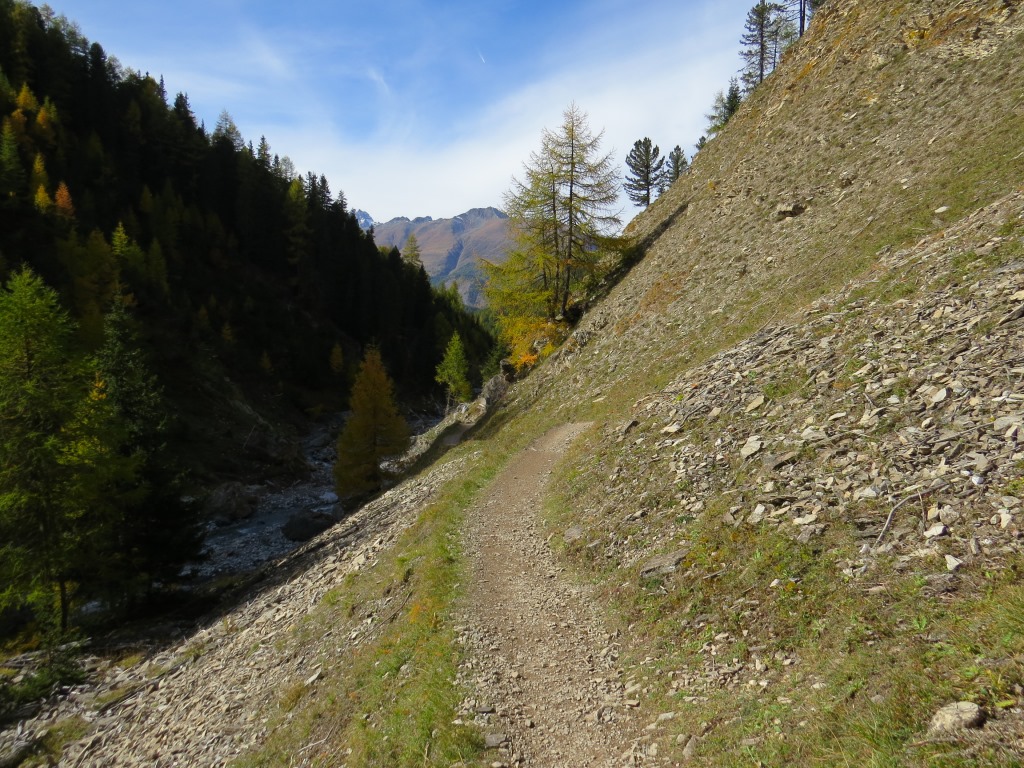 am Talboden angelangt, wenden wir uns...