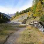 auf dem Hauptweg Richtung Prasüras bleibend, überqueren wir erneut die Ova da Trupchun.