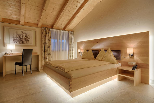 wir beziehen das sehr schöne Doppelzimmer und machen uns für das Nachtessen bereit