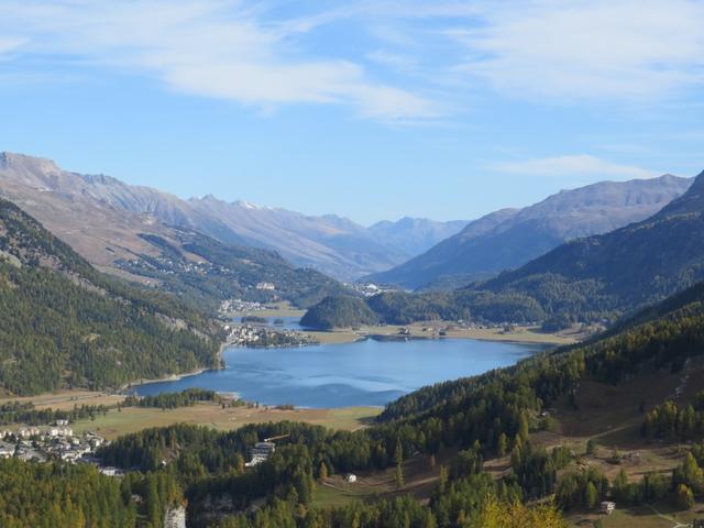 rechts von uns der Silvaplanersee