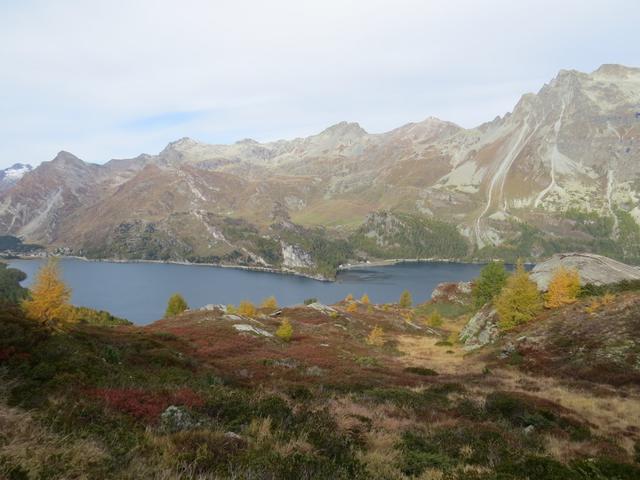 auf der anderen Seeseite des Silsersee, erkennen wir den Piz Lunghin (den wir auch schon besucht haben)