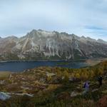 ...blicken wir immer hinunter zum Silsersee