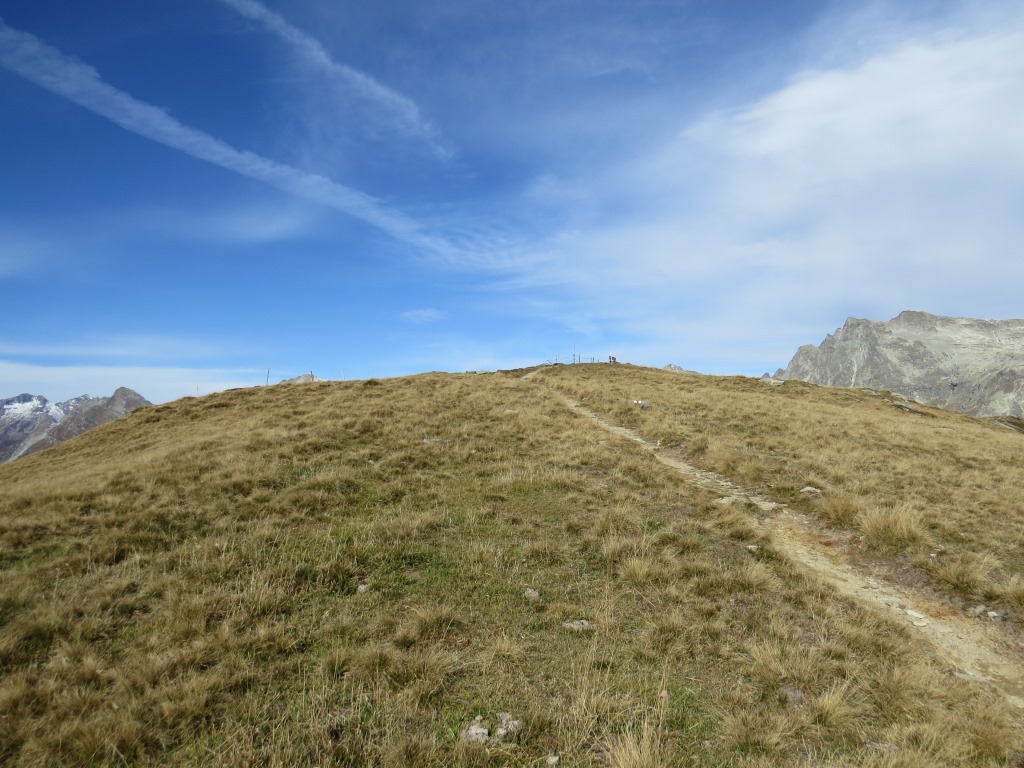 bei der Abweigung 2307 m.ü.M. wir halten uns weiter geradeaus und bleiben auf dem Rücken