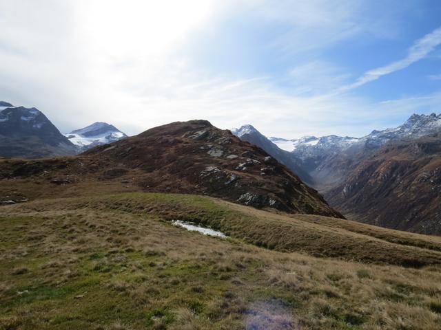 links das Val Fex mit dem Tremoggia Gletscher, rechts ds Val Fedoz mit dem Fedoz Gletscher