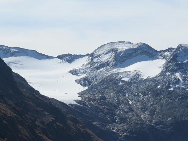 am Talende des Val Fedoz mit dem Monte dell'Oro und Fedoz Gletscher. Grenze zu Italien