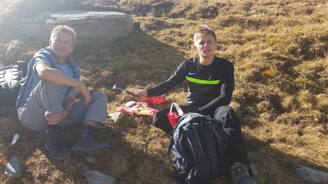 vorher legen wir aber eine Mittagsrast ein, und geniessen das mitgebrachte Essen