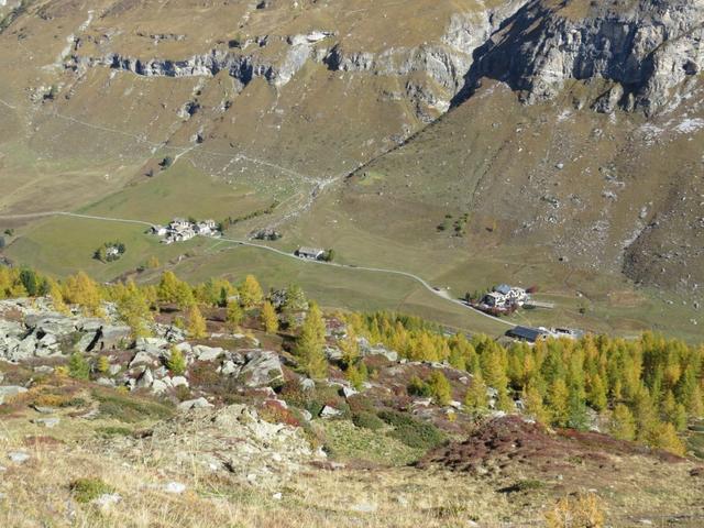 tief unter uns im Talboden das Hotel Fex und links davon Curtins