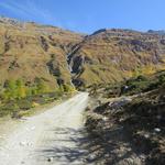bald mündet der Wanderweg in den von Fex-Crasta und Fex-Curtins kommenden Hauptweg 2030 m.ü.M.