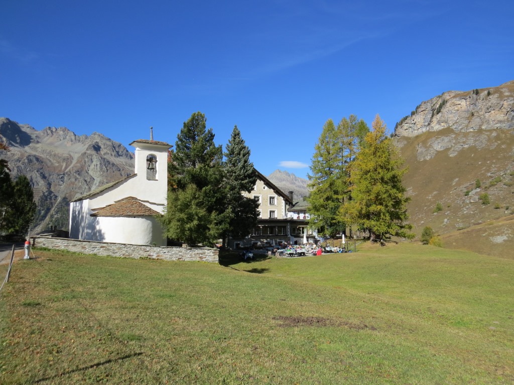 ...wo sich inmitten der üppigen Almwiesen einige Gasthöfe um ein sehenswertes Kirchlein scharen
