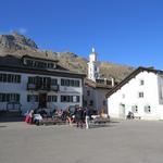 schliesslich erreichen wir am Gemeindehaus wieder Sils-Maria. Eine schöne Wanderung geht zu Ende