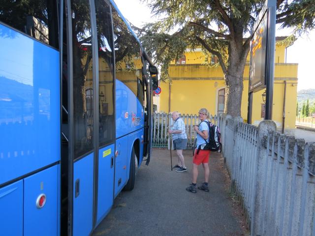 ...und erreichen zu Fuss nach ein paar Minuten den Busbahnhof von Bibbiena