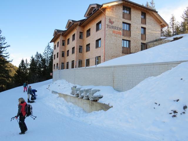 es ist kaum zu glauben im Tal kein Schnee mehr vorhanden. Hier auf Turren 1520 m ü.M. tiefster Winter