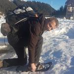 wir schnallen unsere Schneeschuhe an und los geht's