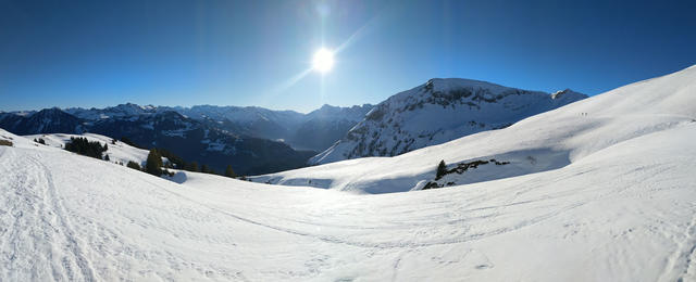 schönes Breitbildofoto aufgenommen auf der Üsseri Alp. Bei Breitbildfotos immer noch auf Vollgrösse klicken