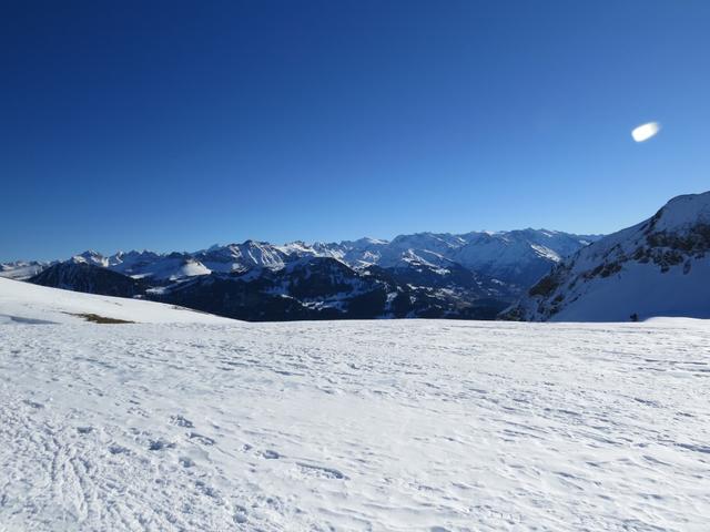 diese traumhafte Aussicht geniessen wir beim Schneeschuhlaufen
