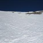 der letzte Aufstieg ist nun steil und führt im Zickzack...