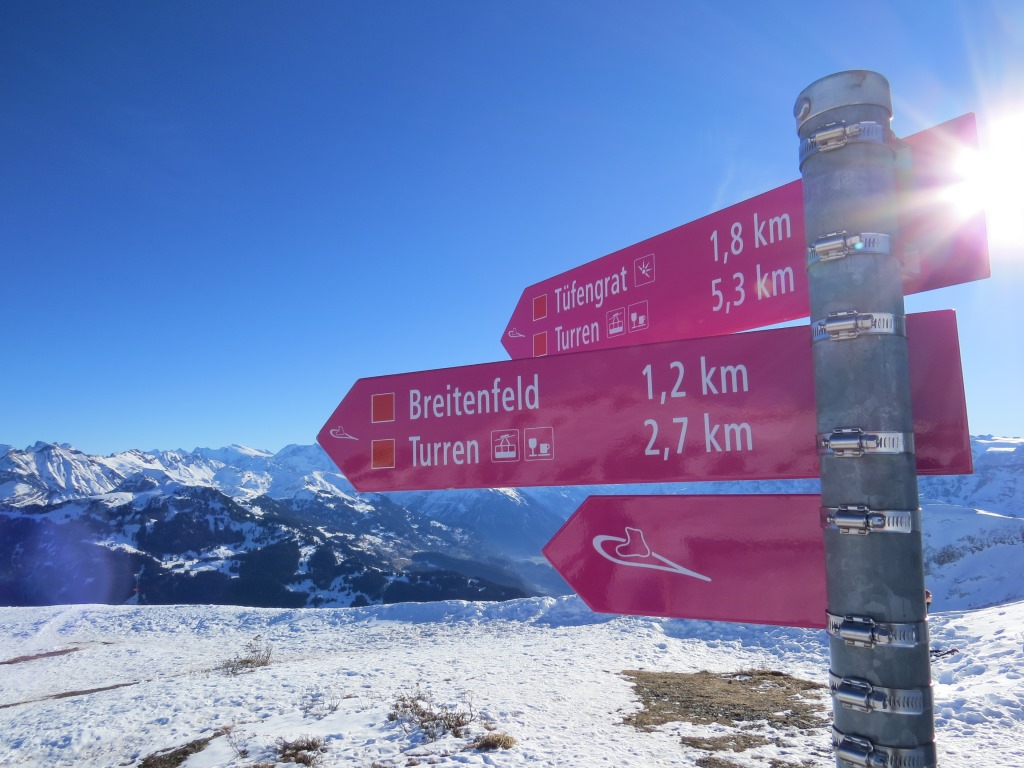 nach einer kurzen Pause beginnen wir den Abstieg, der uns in weitem Bogen hinunter nach Breitenfeld leitet
