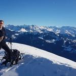 beim Berghaus Schönbüel legen wir eine Pause ein, und geniessen das traumhafte Panorama
