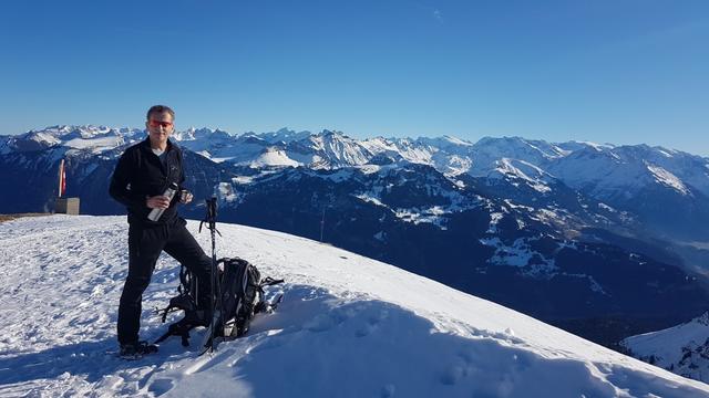 beim Berghaus Schönbüel legen wir eine Pause ein, und geniessen das traumhafte Panorama