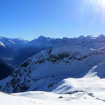 ein traumhaftes Breitbildfoto mit Blick in die Berner, Urner und Obwaldner Berge
