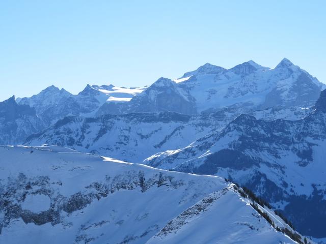 wir blicken Richtung Wetterhorn und Rosenlauigletscher