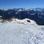 in einem grossen Borgen führt uns der Schneeschuhpfad abwärts