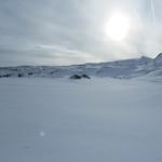 unser Blick schweift über den Melchsee, vollständig von einer dicken Schnee- und Eisschicht bedeckt
