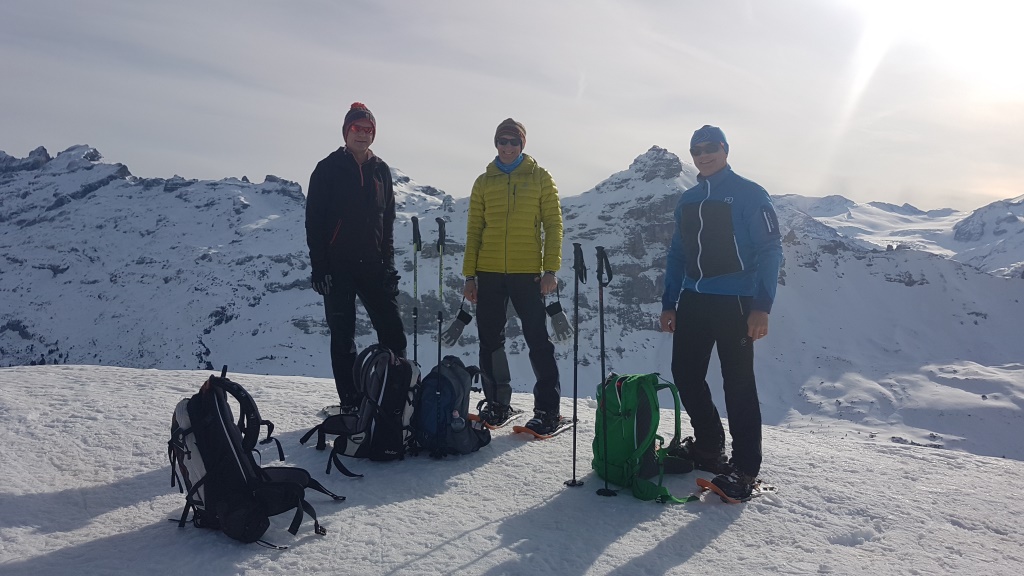 oben beim Gipfelkreuz Gumm angekommen 2141 m.ü.M. legen wir eine Pause ein